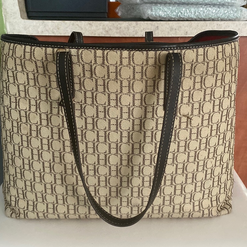 Pre-loved CH
Original Little Caracas
Large shoulder bag
